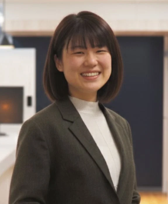 尾形 友里恵 氏