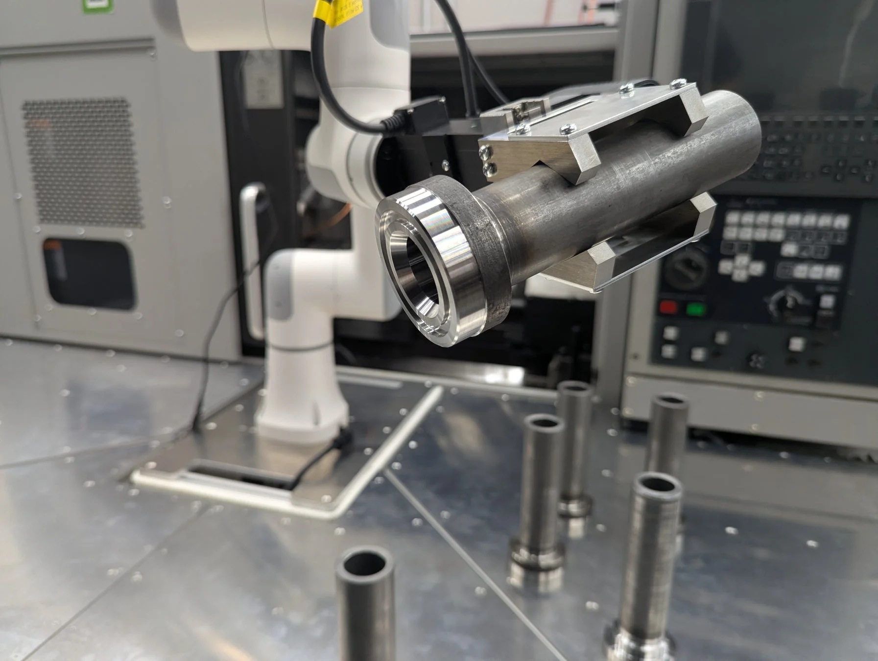 ロボットアームが部品把持