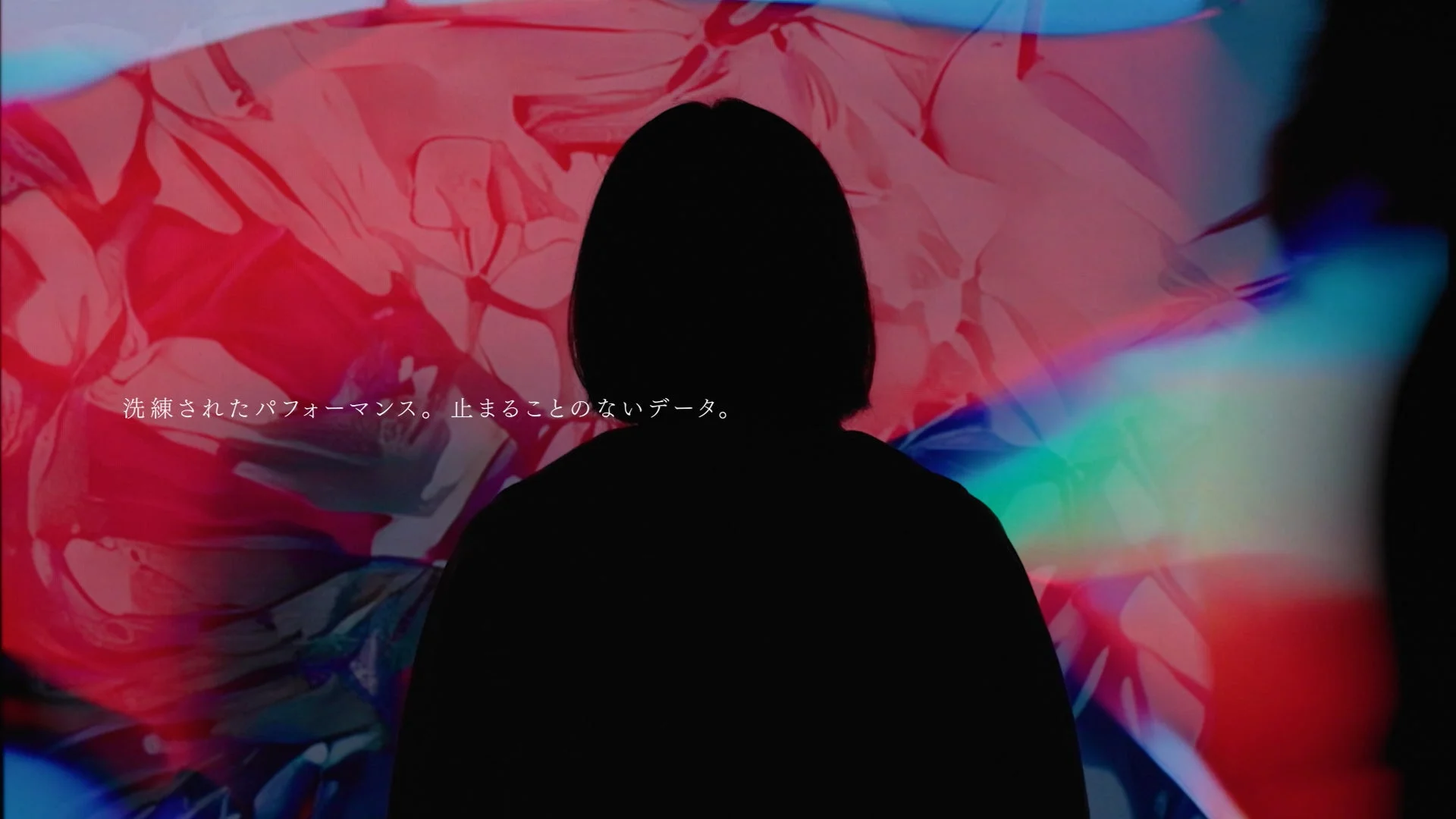 人物シルエットと光の抽象表現