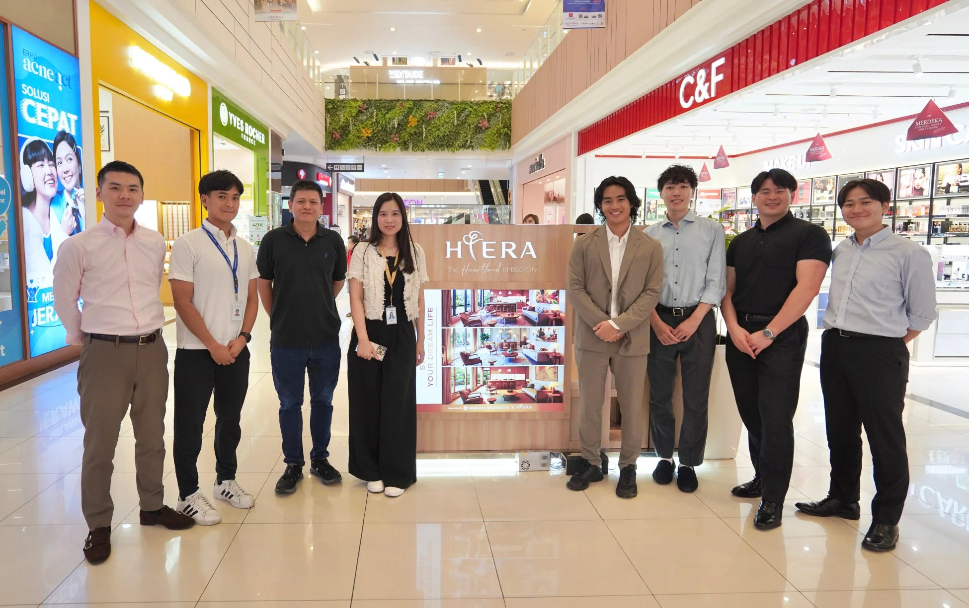 プロジェクト関係者の集合写真