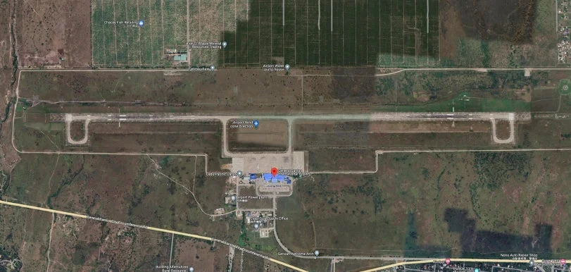 空港とその周辺の衛星画像