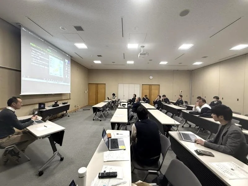 HPC、AI/機械学習に関するスライドと講演の様子