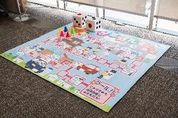 ボードゲームのマットとサイコロ