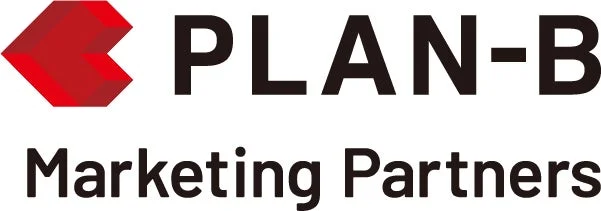 赤い幾何学的なロゴと「PLAN-B Marketing Partners」の文字が特徴的な企業ロゴです。マーケティング関連会社のブランディング要素を示しています。