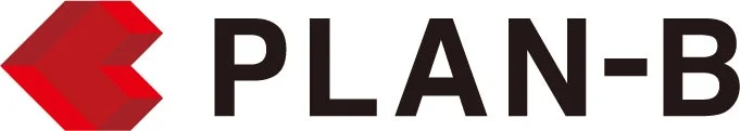 赤い幾何学的なロゴと「PLAN-B」という黒いテキストが白背景に配置された、企業ロゴまたはブランドロゴの画像です。シンプルで視認性の高いデザインです。