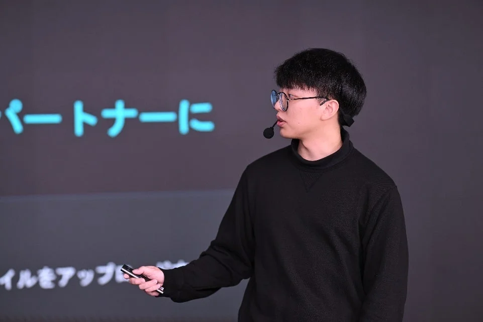 プレゼンテーション中の登壇者