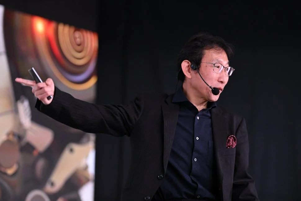 プレゼンテーションを行う登壇者