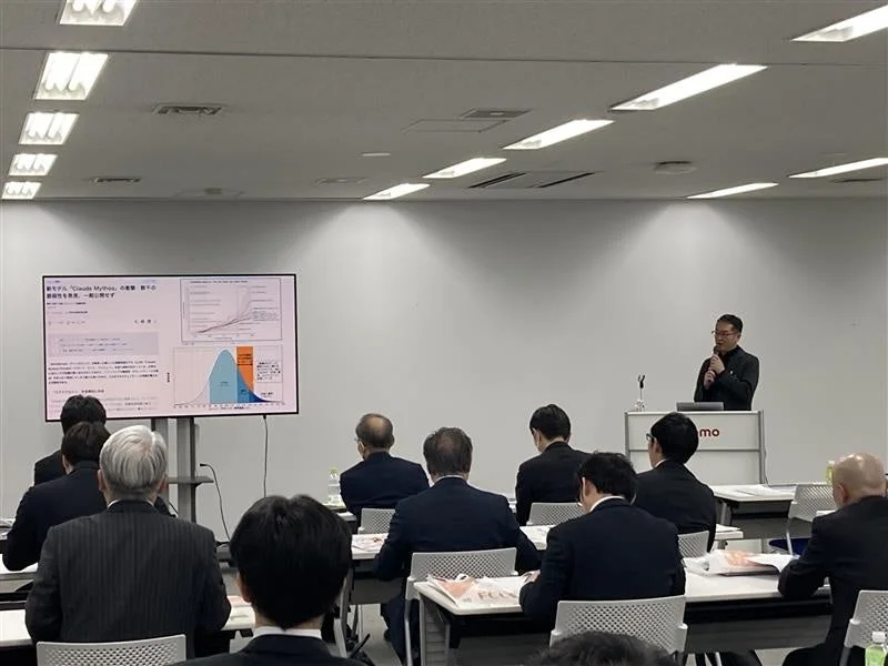 講演中の増本代表