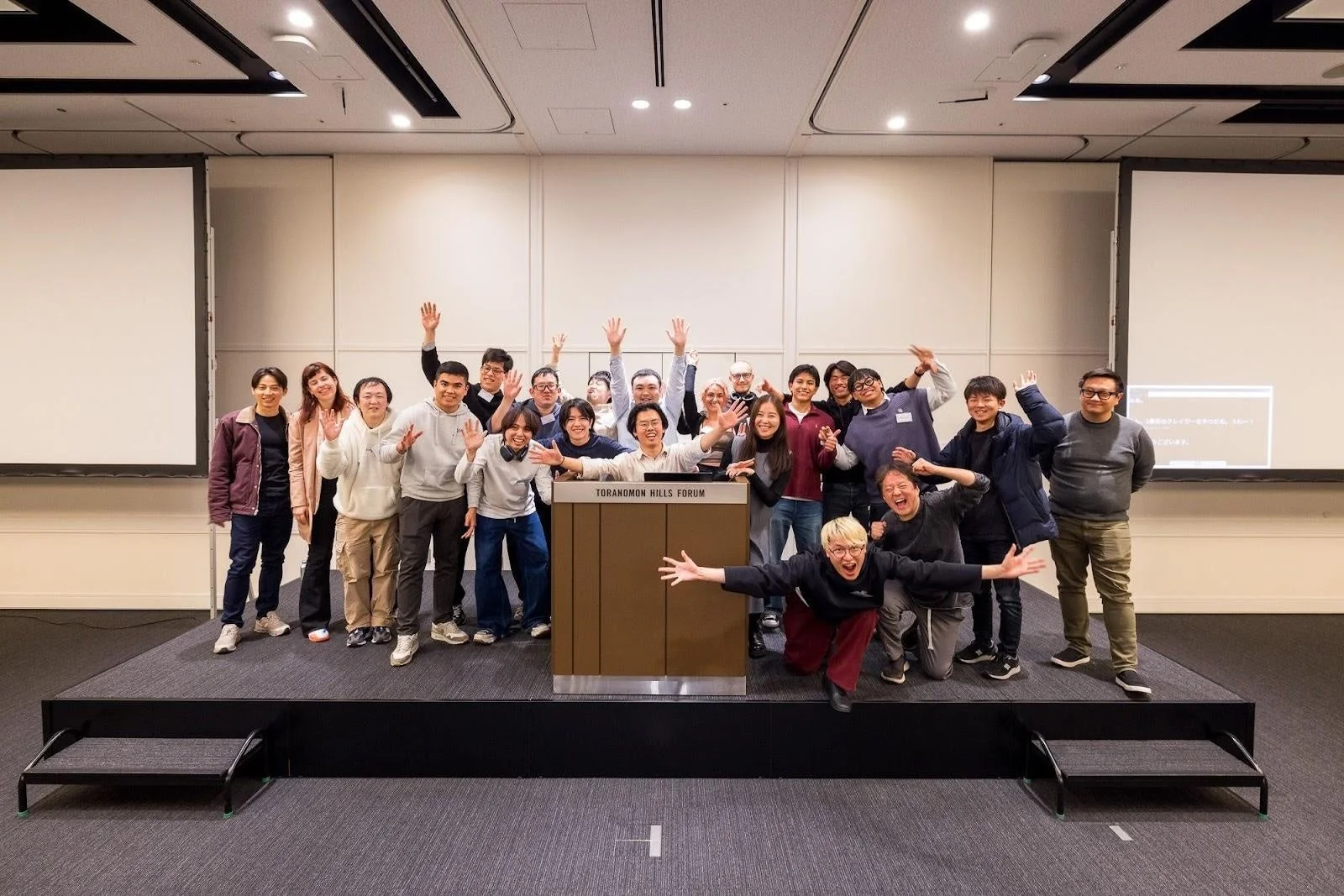 受賞チームの集合写真