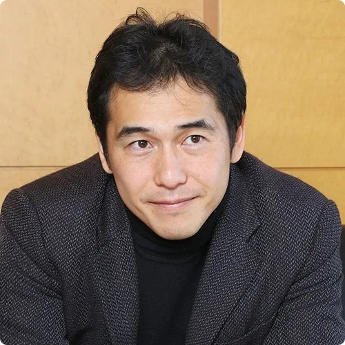 山本 康正 氏