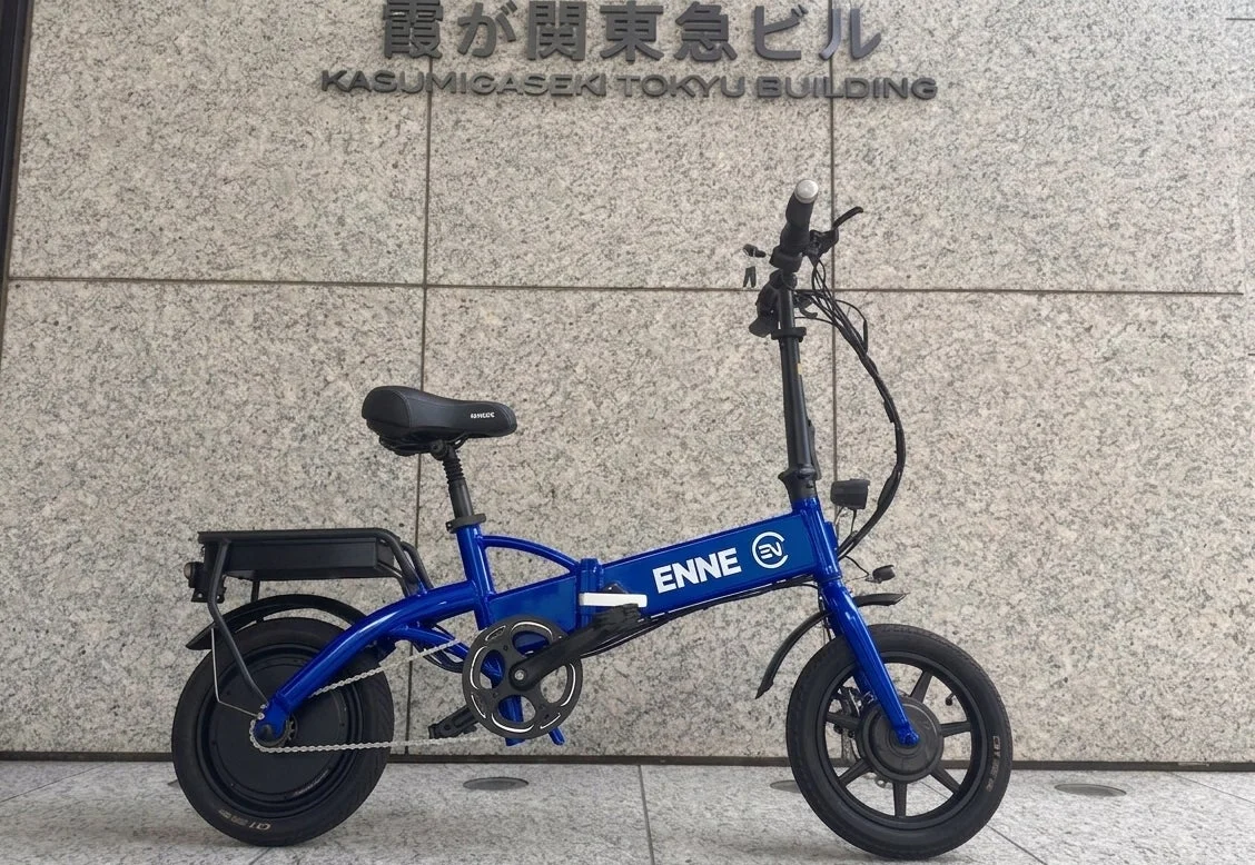 青い電動自転車