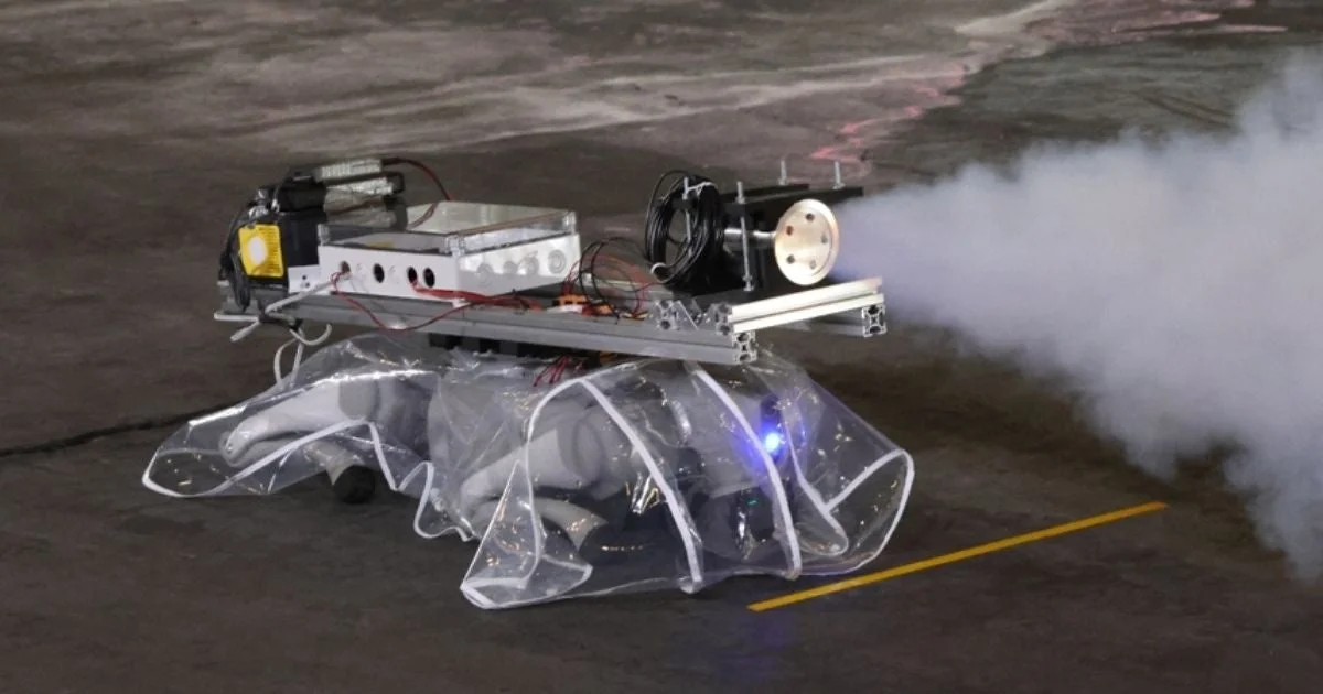 煙を噴射するロボットまたは実験装置
